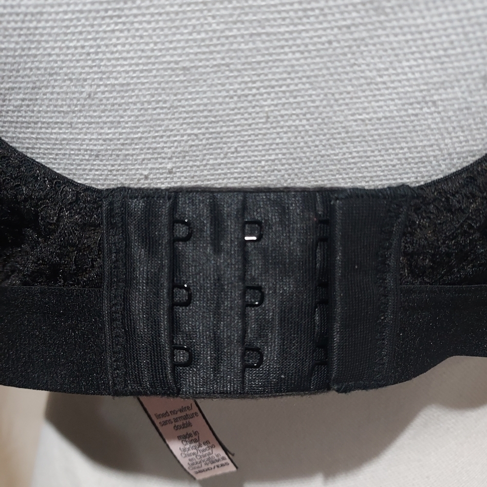 Victoria's Secret Black Lace Push-Up Bra - Picture 4 of 8